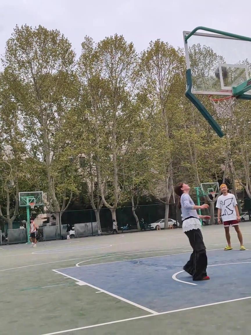 真打不过周师的姐姐...